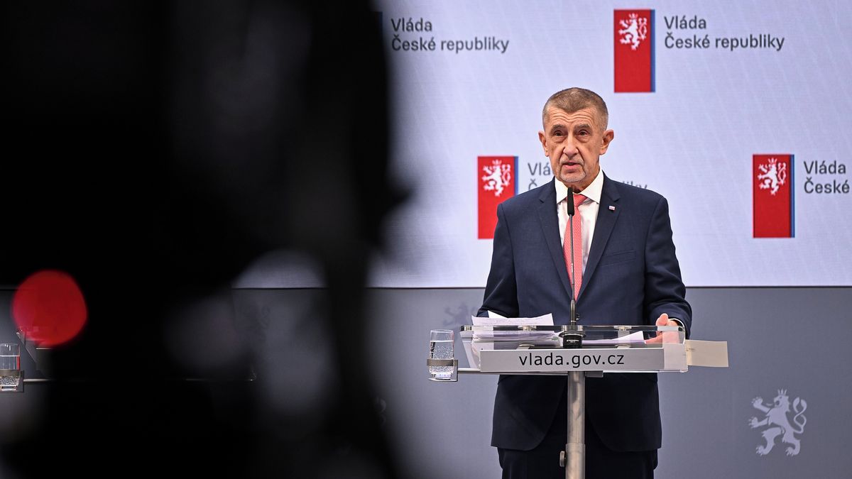 Babiš vs. čerpadláři. Desetikorunová marže je úplná sci-fi, říká reportér